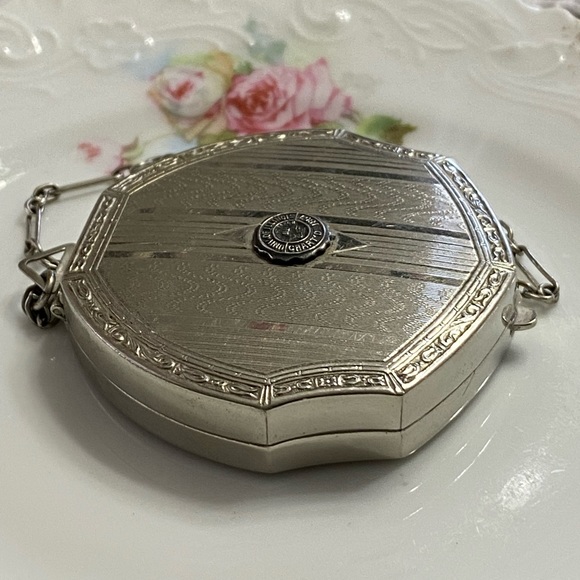 Vintage Art Deco Wristlet Dance Compact (Final Price) - Picture 10 of 13